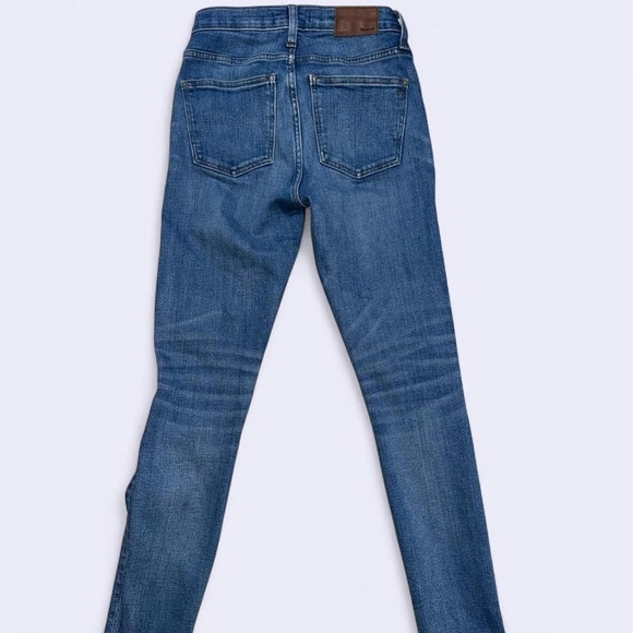 Brand: Madewell
Style: High-Rise Skinny Crop Jeans
Size: 25 - Picture 5 of 6